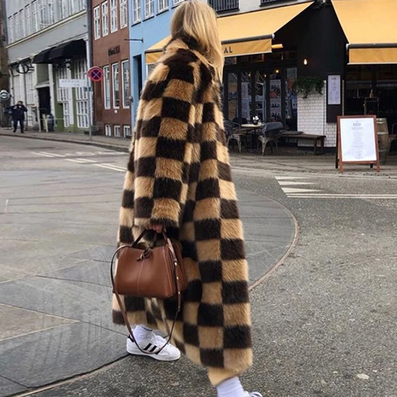 

Luxury fashion 2021 winter thick warm women coffee plaid long faux fur coats streetwear turn down collar fake fox fur coat A495