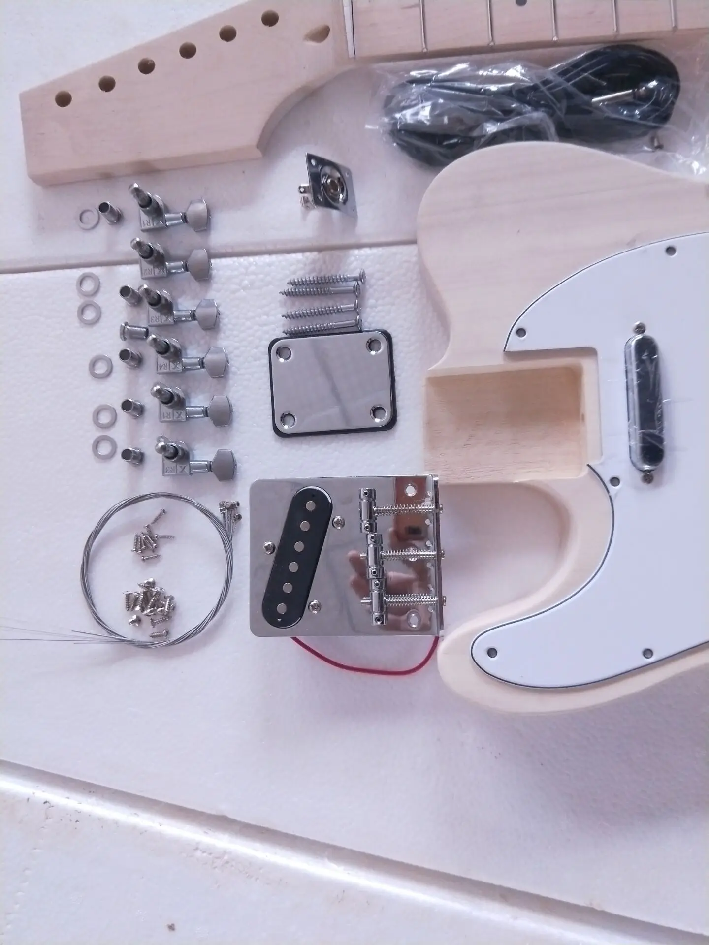 Комплект электрогитары Project unfinish в левой руке