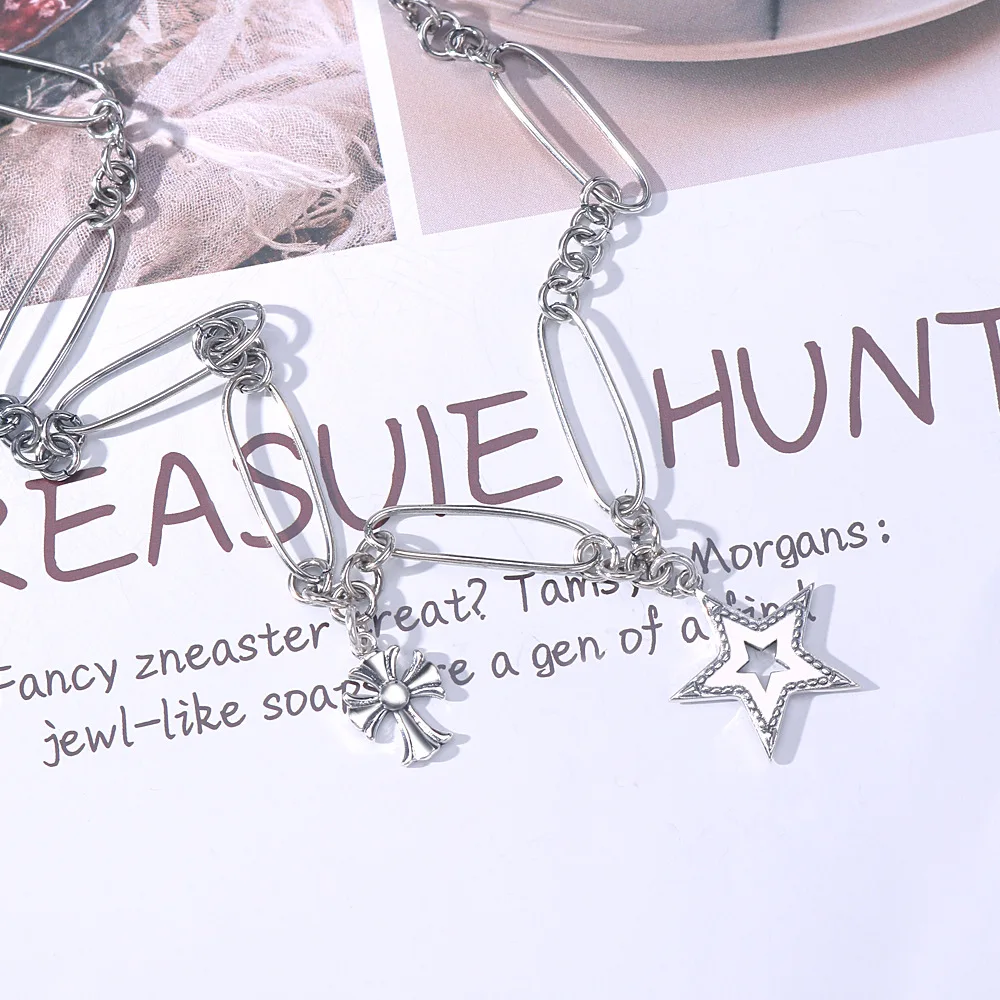 

Sterling Silver Star Hollow Necklace Wild Temperament Personality Five-pointed Star Short Clavicle Necklace Necklace for Women