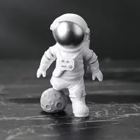 Статуэтка астронавта из смолы #2