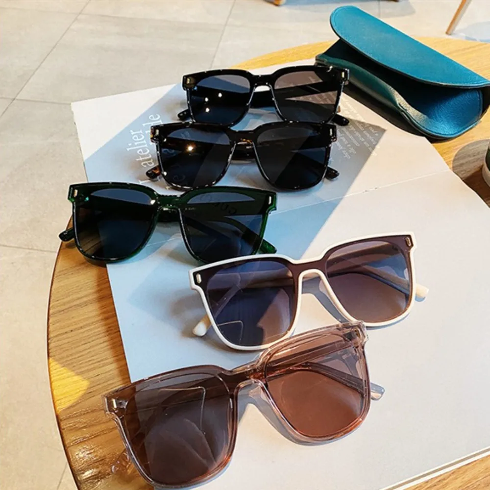 

2021 New Summer Rivet Oversized Square Sunglasses Fashion Women Men Vintage Colored Sun Glasses Shades Black Goggle Uv400