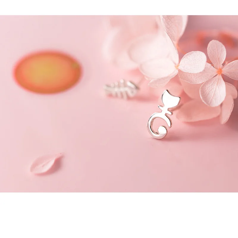 Серьги гвоздики из серебра 2018 пробы с фианитом|Серьги-гвоздики| |