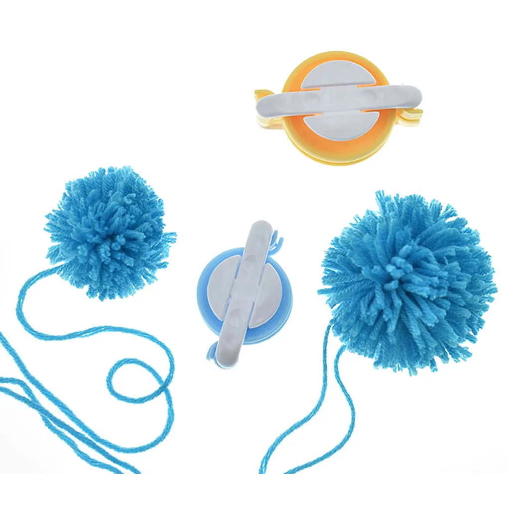 4 Sizes Pompom Maker Set Handcraft DIY Yarn Craft Knitting Decorative House Dress Plush Pom Ball Waver Color Random | Дом и сад