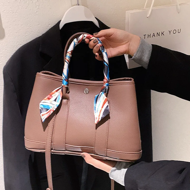 

Модная брендовая женская маленькая сумка через плечо, легкий мессенджер из искусственной кожи с клапаном, летняя дорожная Сумочка для женщ...