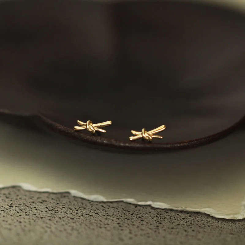 Серьги гвоздики из твердого золота 9 к подарочные маленькие Изящные серьги с