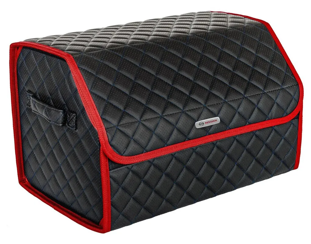 Цена Сумка-органайзер в багажник автомобиля из перфорированной экокожи черная с синей нитью ViceCar с логотипом NISSAN (красный кант)