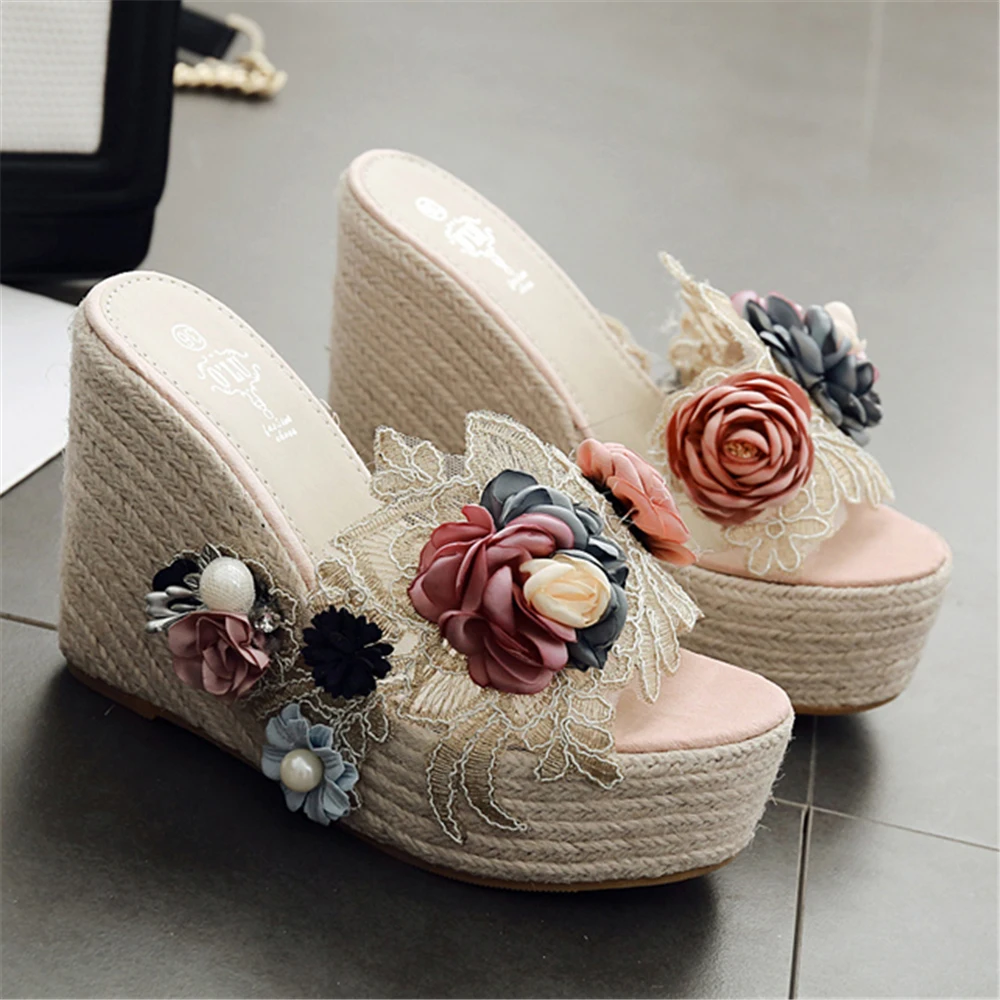 2020 женские черные сандалии на танкетке с цветком и бахромой плетеные шлепанцы