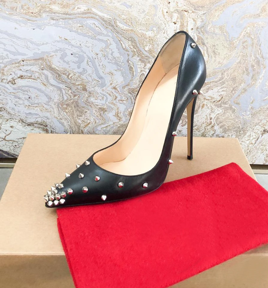 

Туфли-лодочки женские кожаные, матовые, черные, с шипами и заклепками, на шпильке, размер 44