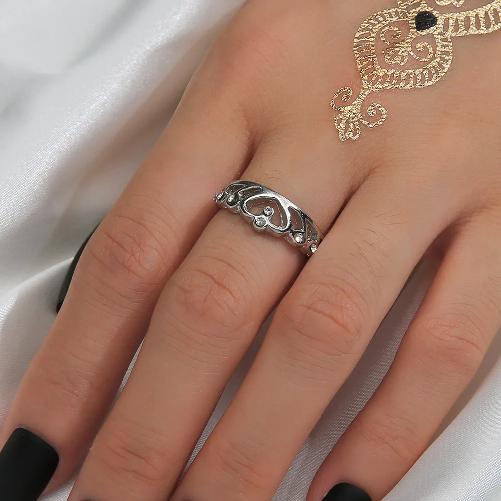 

Fashionable And Simple Heart-shaped Couple Ring Hollow Out Crown Valentine Day Gift for Lover Engagement Finger Ring Jewelry
