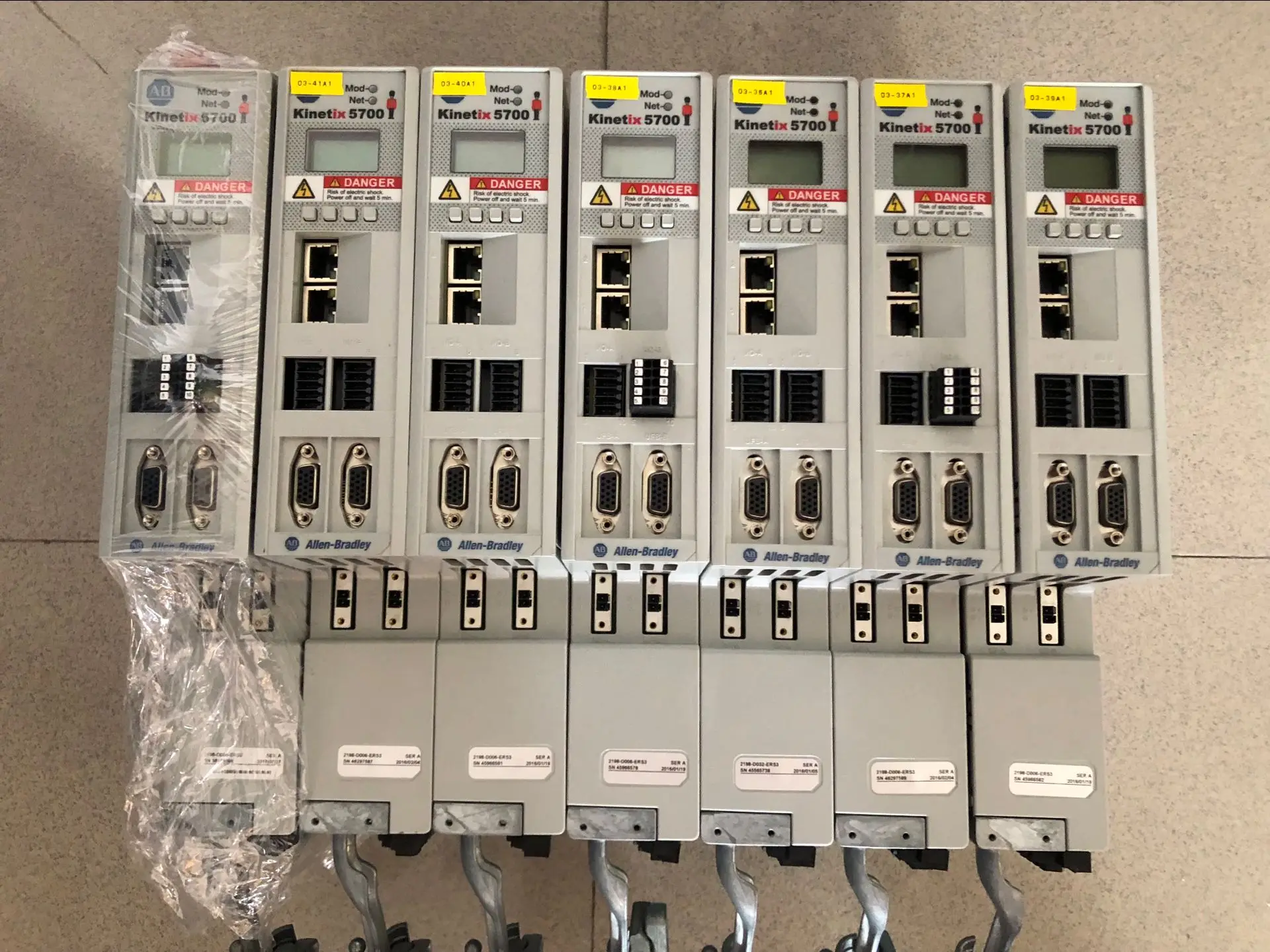 Два оси инвертора сервопривода Allen Bradley 2198-D006-ERS3 /B Kinetix 5700 используется в хорошем
