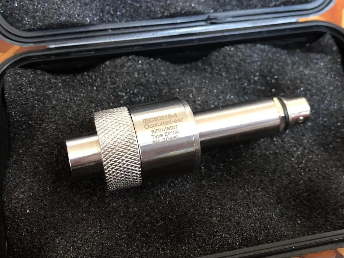 Тестер для наушников с заушником сопоставления кривой тестирования