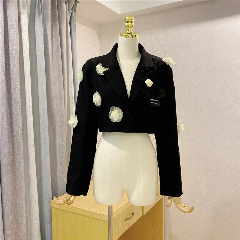 

2021 New Arrival Fall Winter Womens Full Sleeve Rose Appliques Short Jacket Button Casual Black Outerwear Coat
