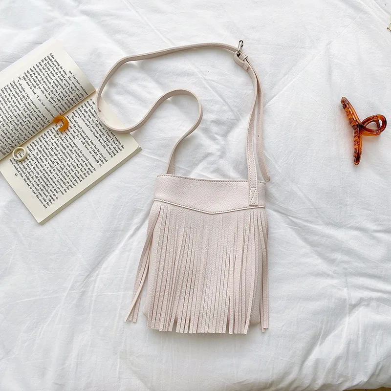 

New Korean women's bag fashion one shoulder trend slung tassel small square bag satchels