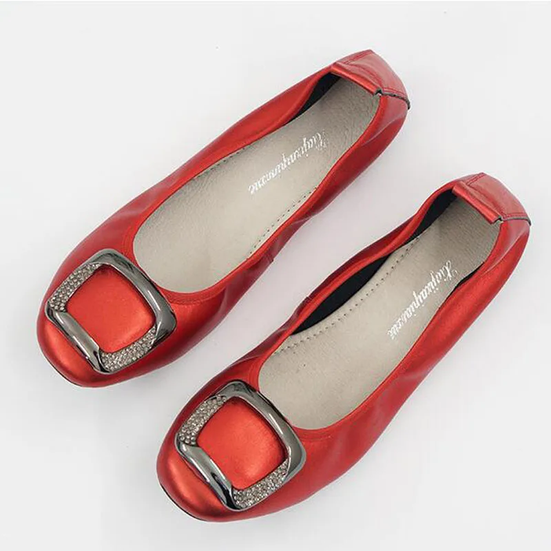 Женская обувь балетки на плоской подошве с пряжкой лоферы из лакированной кожи