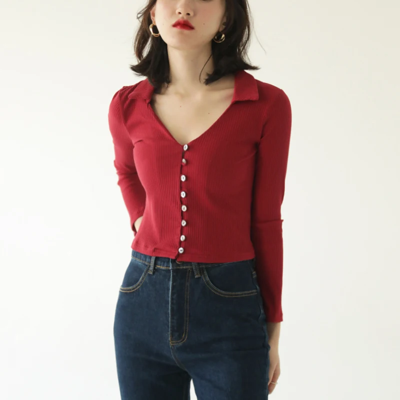 Женский топ в рубчик с воротником на пуговицах и небольшим Расклешенным рукавом