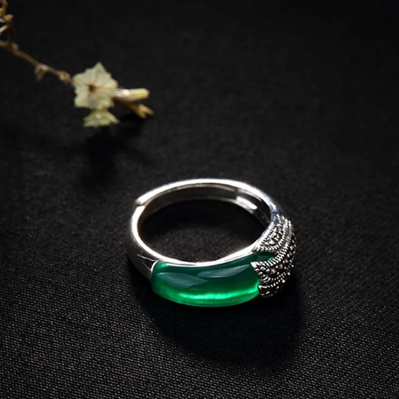 Женское кольцо из чистого серебра 100% пробы с инкрустированным гранатом камнем