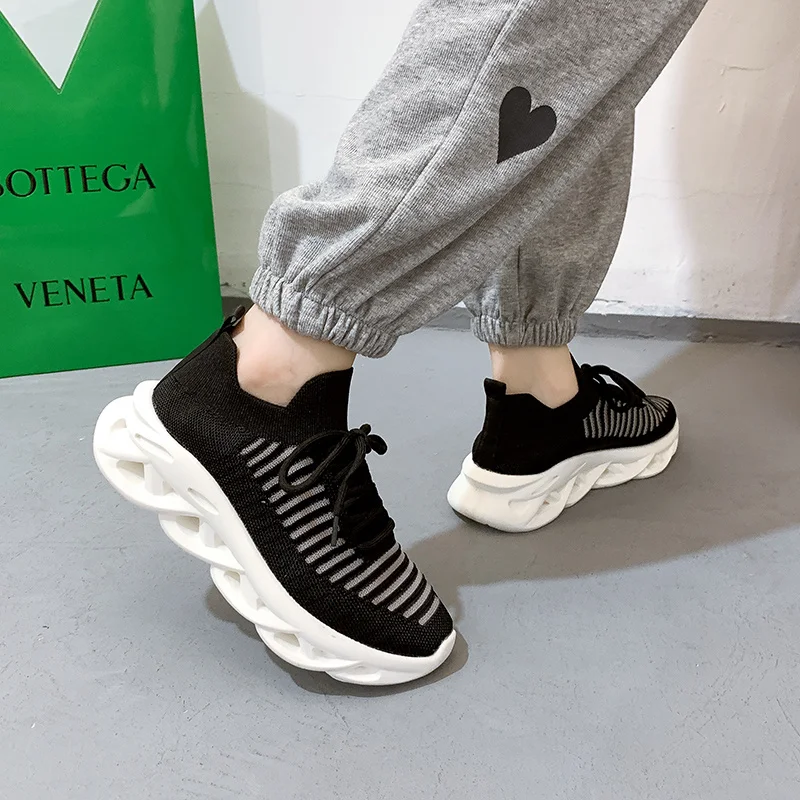 

Women Air Mesh Fly Weave Shoes Summer New Fashion Thick Bottom Breathable Running Shoes Ultra Light Retro Women Athletic Shoes