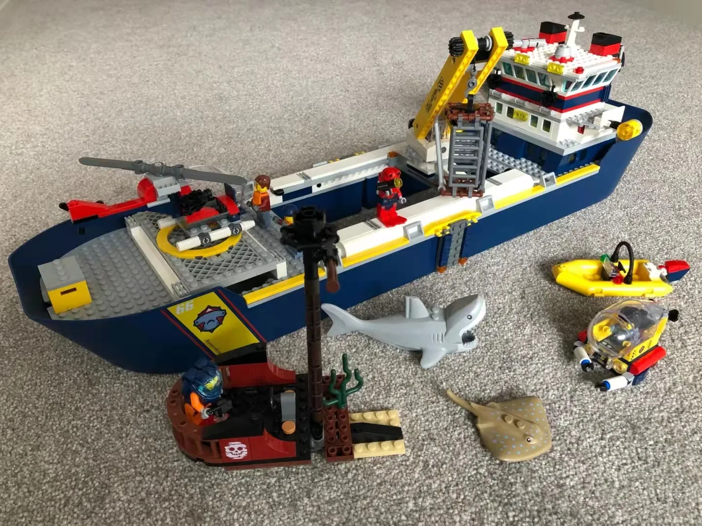 

NEW 745 pcs Ocean Adventure Giant Ship Boy Assembling Building Blocks City Series 60266 Assembling Toy Model Gift 11617