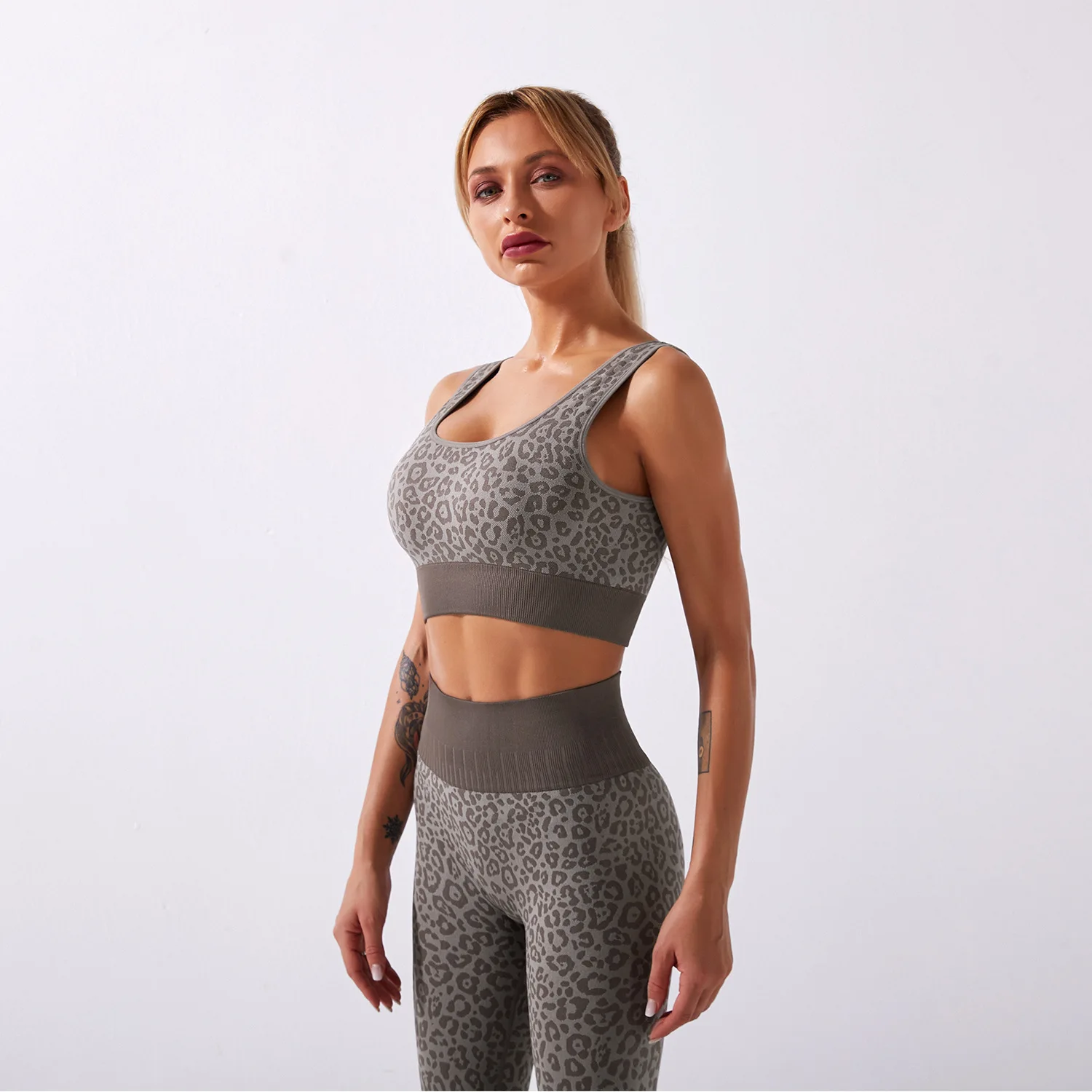 

Women Seamless Sexy Leopard Printing Yoga Set Gym Clothing Shockproof Sports Bras Sport Leggings Running Workout Training Suit