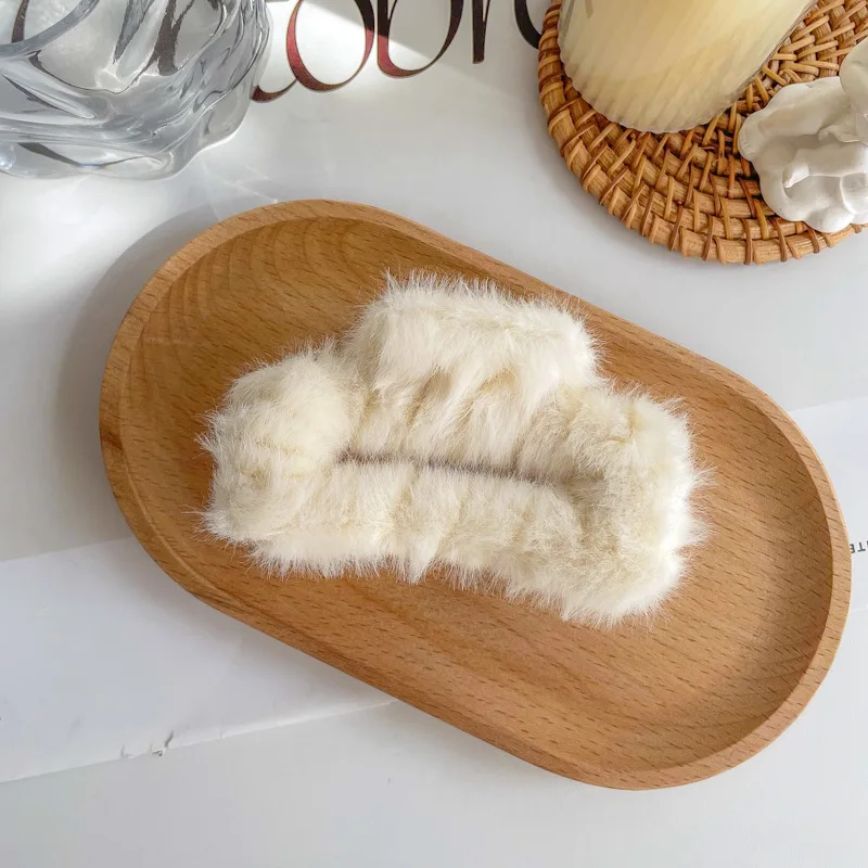 

2021 New Claw Clip for Women Solid Color Plush Plastic Hair Claw Large Size Hair Clamps Claw Clip Crab Chic Hair Accessories