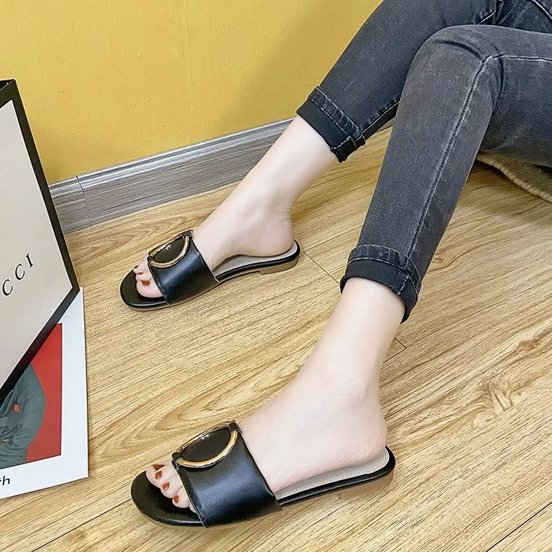 

Fashion Women's Slippers Solid Color Simple Vamp Metal Decoration Trend Wild Open-toed Flat Casual Women's Slippers 2021