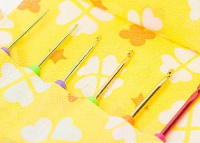 

Home Sewing KIT Crochet Hooks Yarn Craft Knitting Needles Sewing Bag Pencil Case for TULIP CLOVER ADDI