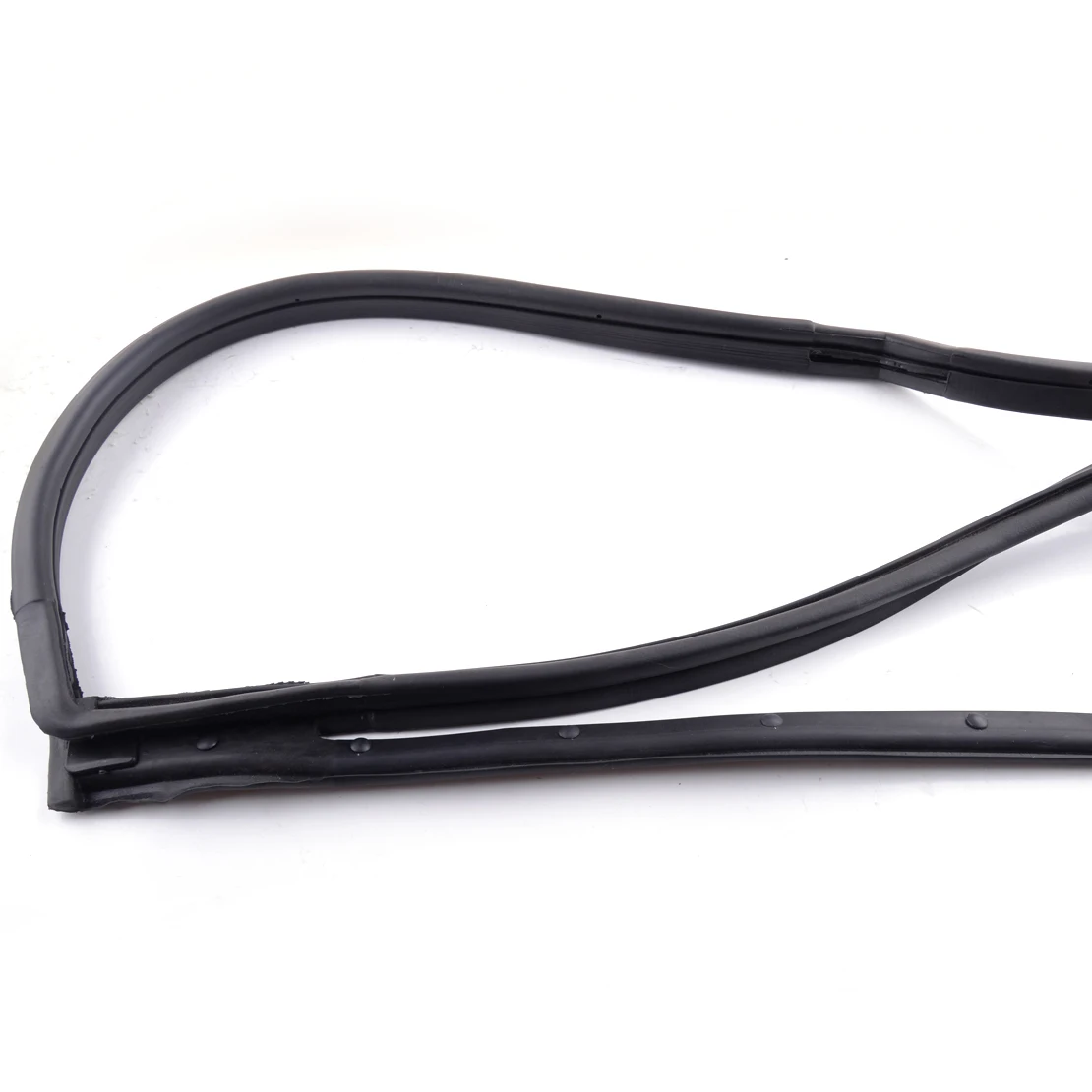 Уплотнитель двери церато 2. Chrysler уплотнение. Уплотнитель nissan. Уплотнитель багажника primera p12e. Audi уплотнитель для проводки.