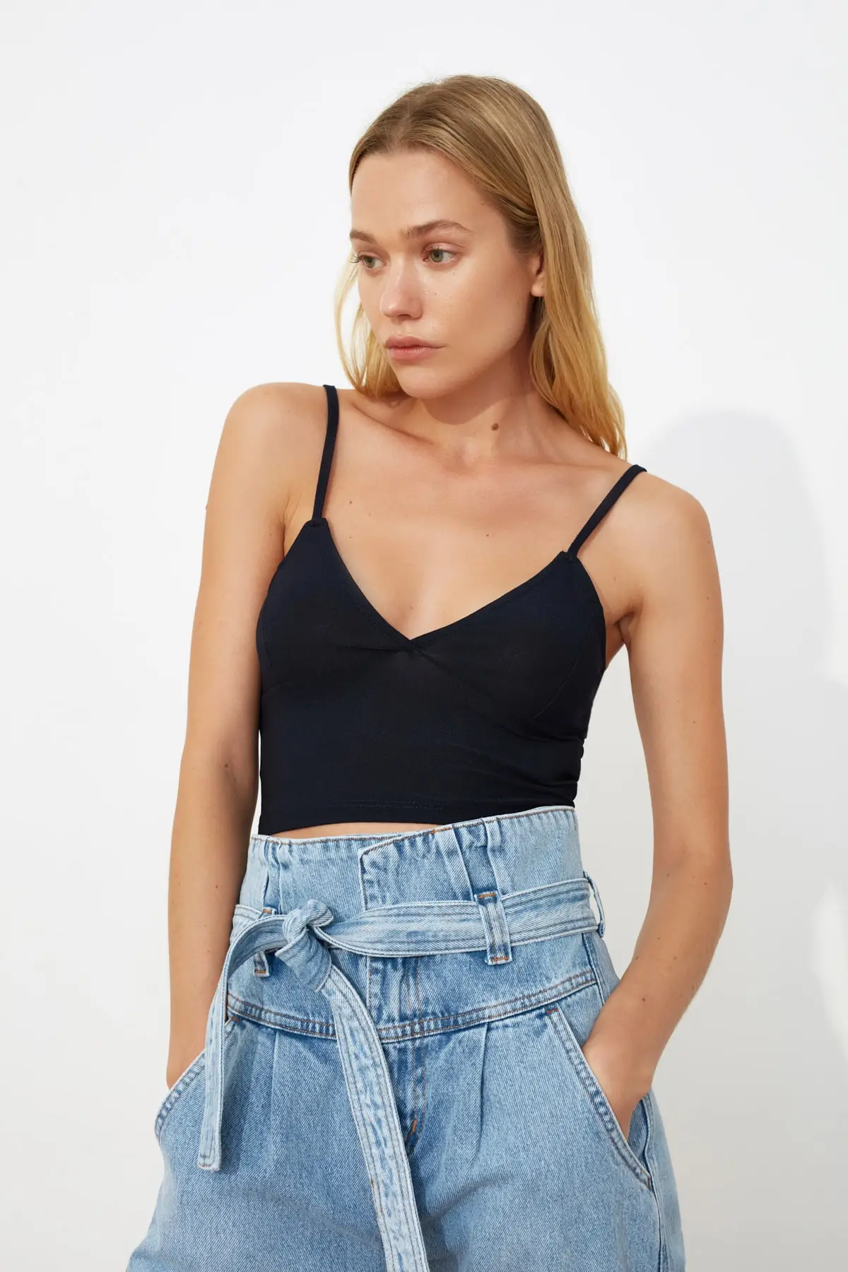 

Trendyol Black Crop Knitted Blouse TWOSS19BX0099