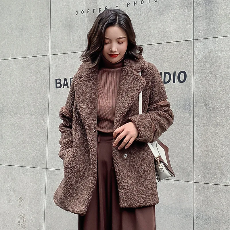 

Women's Lamb Fur Coat Turn down Collar Patchwork Warm Faux Fur Coat Covered Button Fashion Casual Fur Jacket