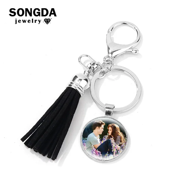 

Twilight Movie Bella Edward Jacob Renesmee Character Keychain Printed Glass Art Pendant Tassel Keyring Car Keys Bag Accessories
