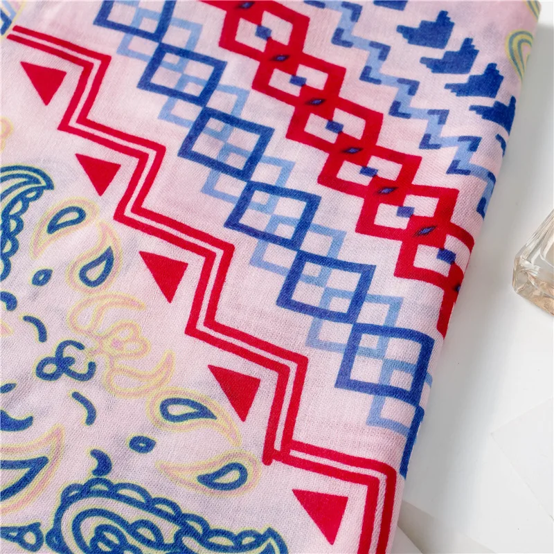 

2020 summer fashion Sunscreen silk Scarves new Print Beach towel woman Cotton and Linen Scarf winter ethnic style tassels Shawl