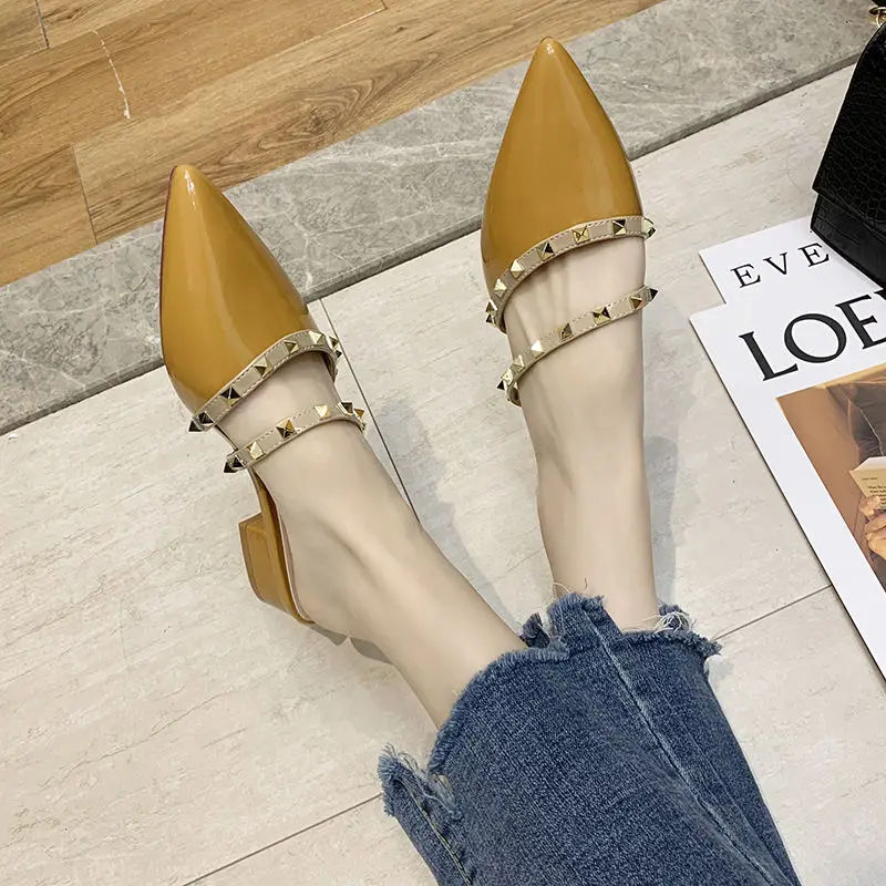 

Apricot Rivet Pointed Pu leather Comfortable Square Heel Slippers Designer Women Slides Summer Sexy Non-Slip Light Mules Shoes