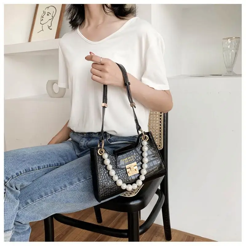 

Elegant Underarm Bag Shoulder Bag Half Moon Bags Pearl Chain Women's Travel Handbags Party Evening Bag Ladies Crossbody Bags