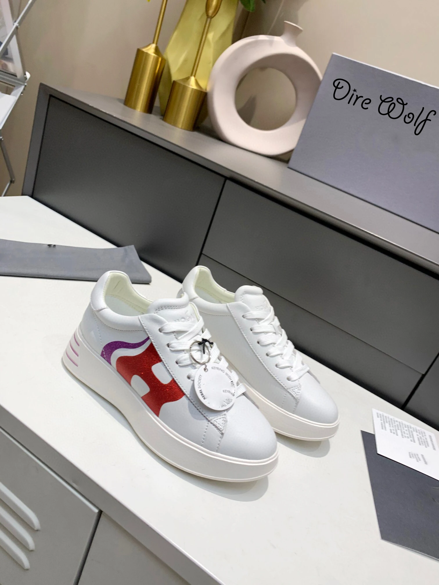 

Женские кроссовки из дышащей замши, со шнуровкой