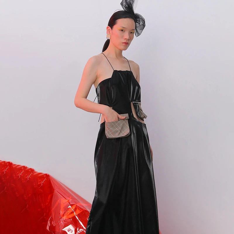 Женское асимметричное платье TWOTWINSTYLE на бретельках с квадратным воротником без