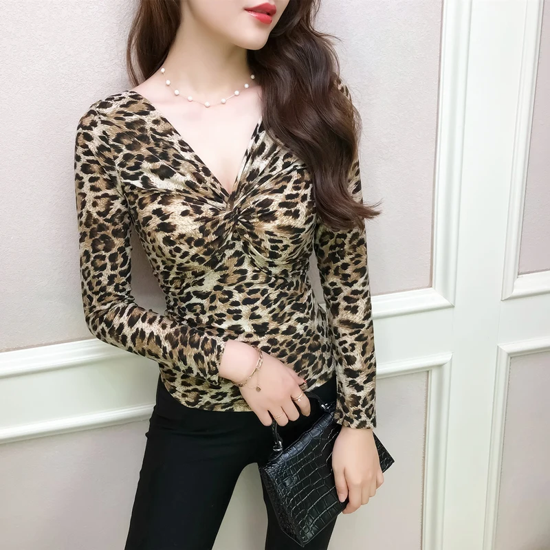 

Woman Latin Dance Top 2020 New Spring Summer V-neck Slim Fit Latin Dance T-shirt Latin Competition Dress for Women