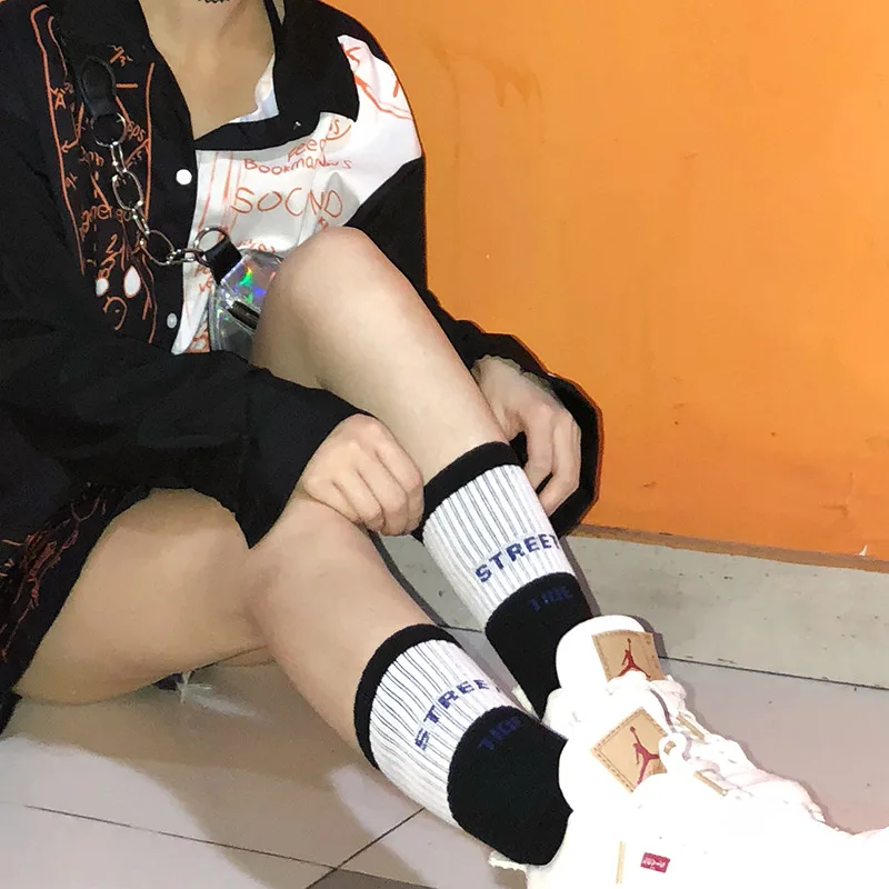 

Korean Fashion Brand Harajuku College Style Skateboard Socks European and American Socks Women Street Personality Stockings Men