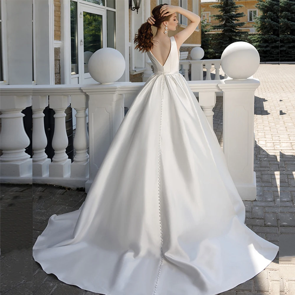 

Princess Satin Wedding Dresses A-Line V-Neck Sleeveless Backless Button Pleat 2021 Bride Gowns Vestido De Noiva