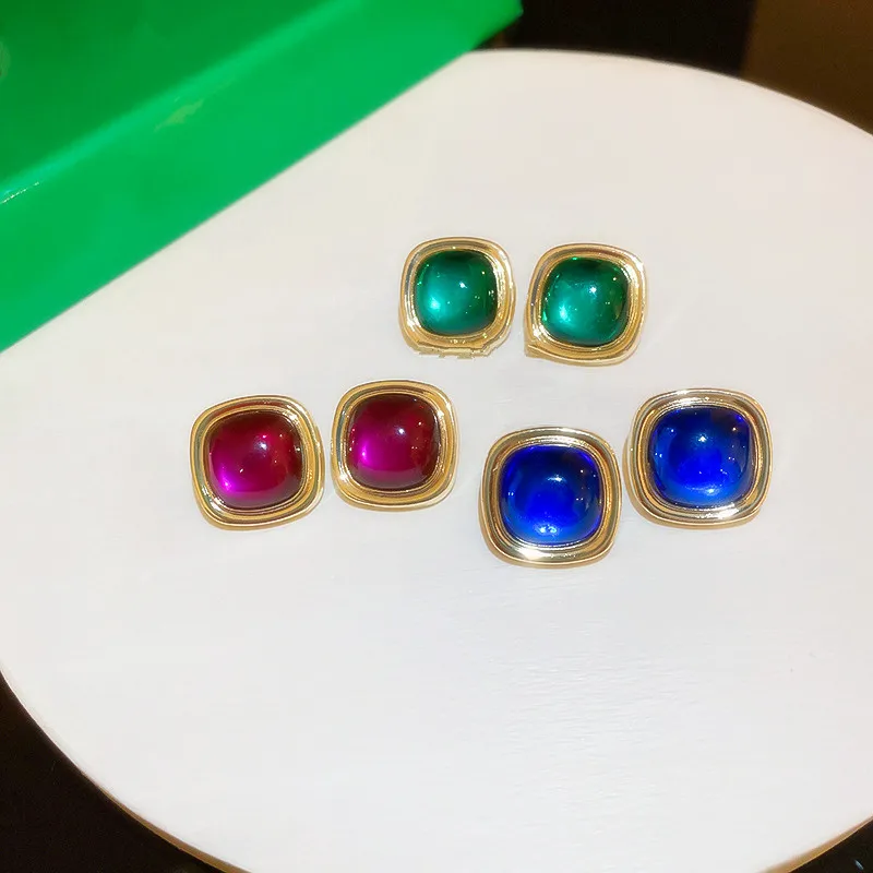 

Fashion Geometric Resin Stud Earrings For Female Personality New Pendientes