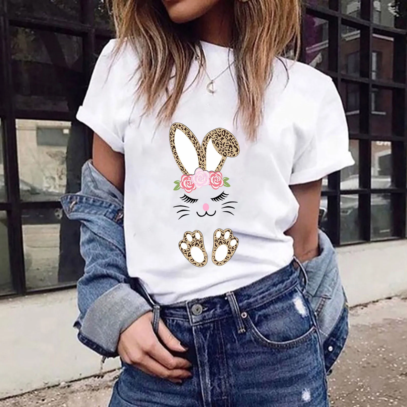 

Футболка женская оверсайз с круглым вырезом и принтом пасхального кролика