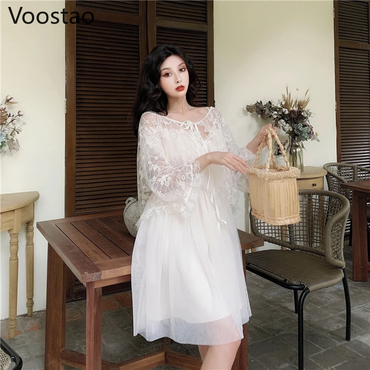 Женское платье в викторианском стиле с низкой грудью и открытыми плечами |