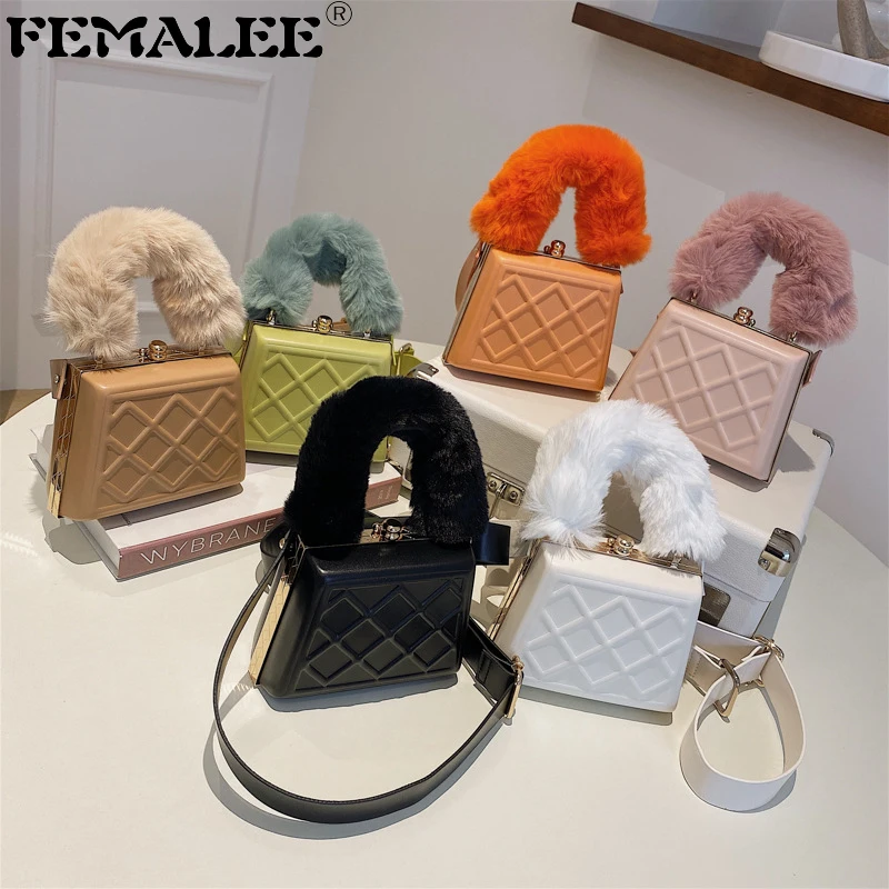 

New Winter Brand Soft Warm Faux Fur Handle Handbags Women Small Diaomd Lattice Tote Designer Trapezoid Luxury Messenger Bags