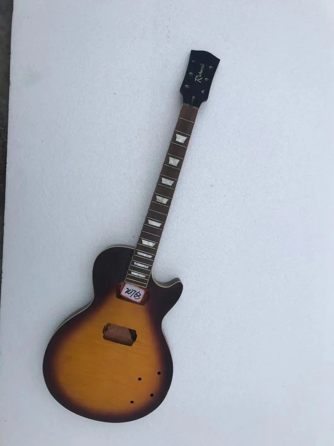 

Сделай Сам (не новый) скидка электрическая гитара Кленовая верхняя часть без Hardwares Бесплатная доставка в наличии W763