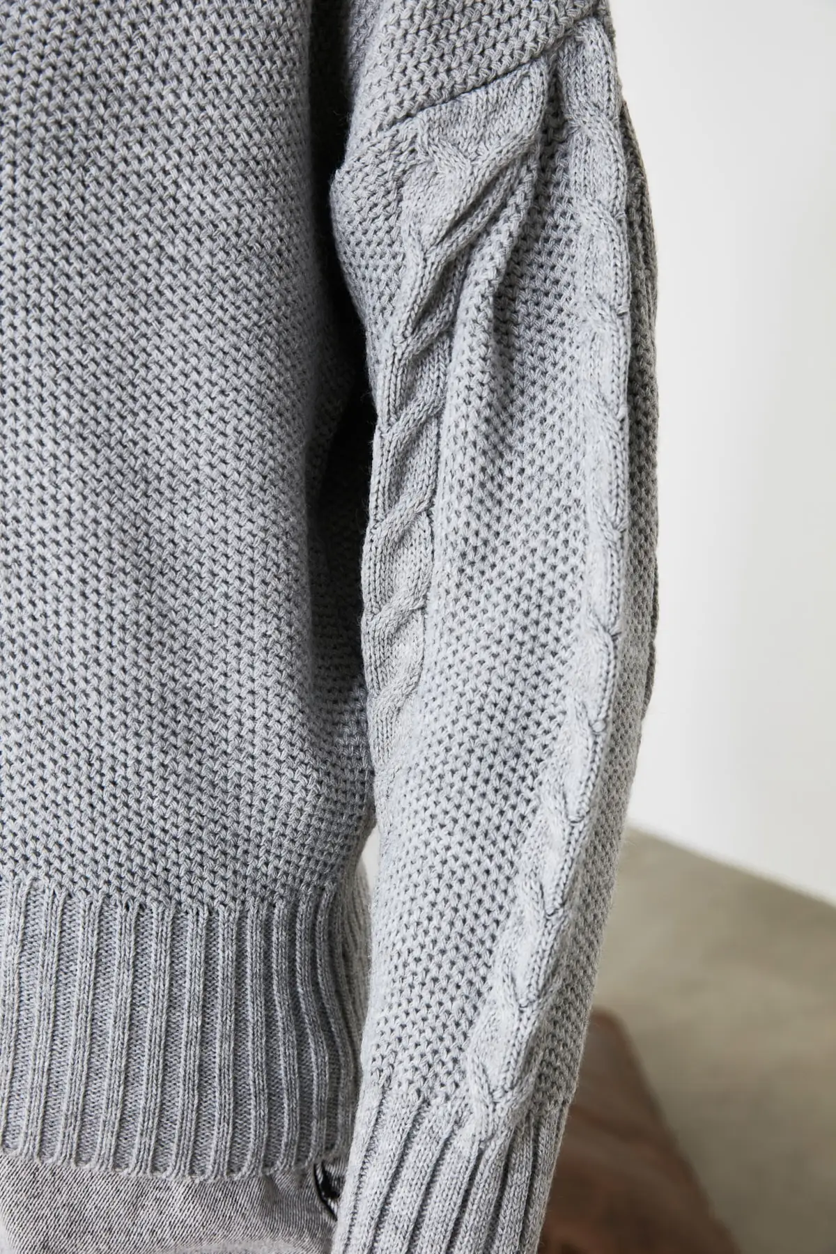 

Trendyol Sleeve Detail Knitwear Sweater TWOAW21KZ0946