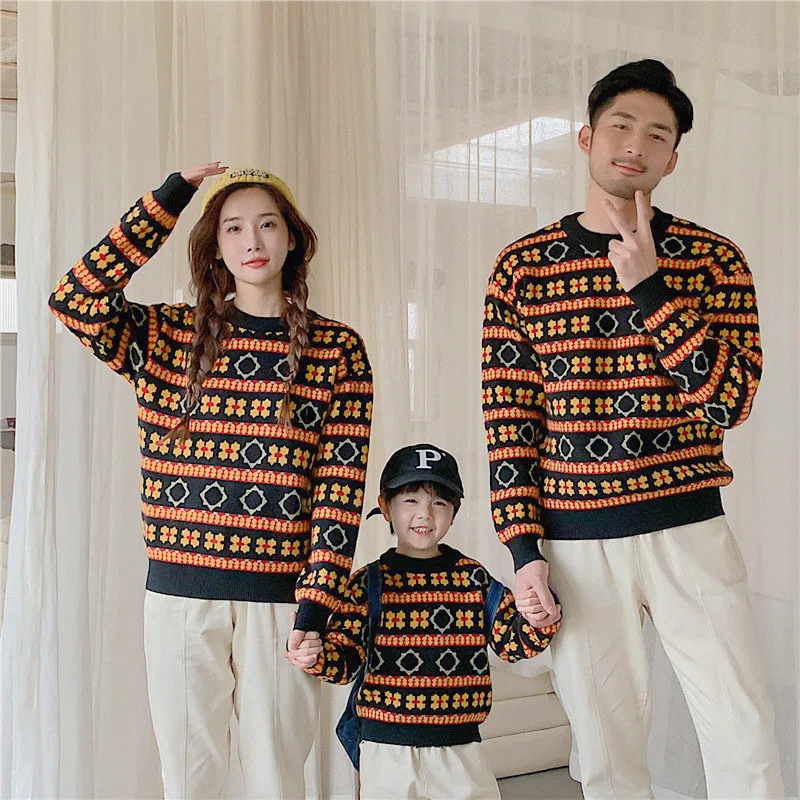 

New Family Christmas Matching Outfit Daddy Mommy and Me Sweater Vintage Flower Print Knitting Sweater Women Men Kids Clothes
