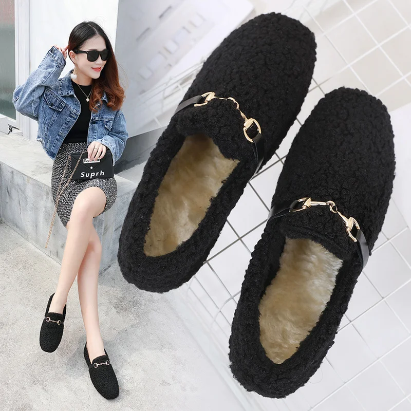 

Зимние пушистые женские туфли, модная теплая обувь на плоской подошве с цепочкой, женские домашние тапочки, повседневная женская обувь для ...