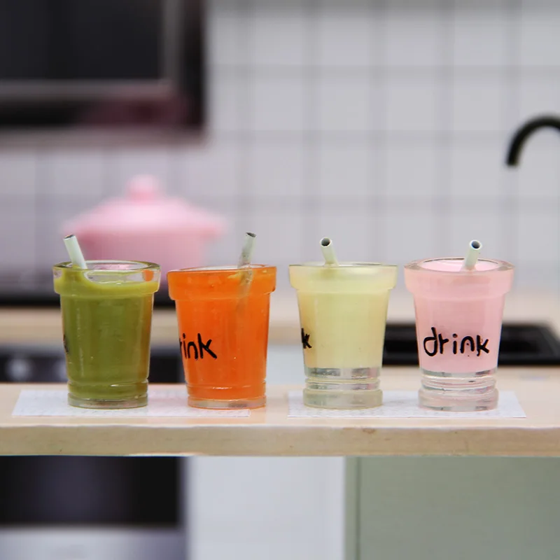 

Miniature Food Juice Cup Drink Cup with Straw Pocket Model 1/12 Dollhouse Accessories Pretend Play Kitchen Children's Toys