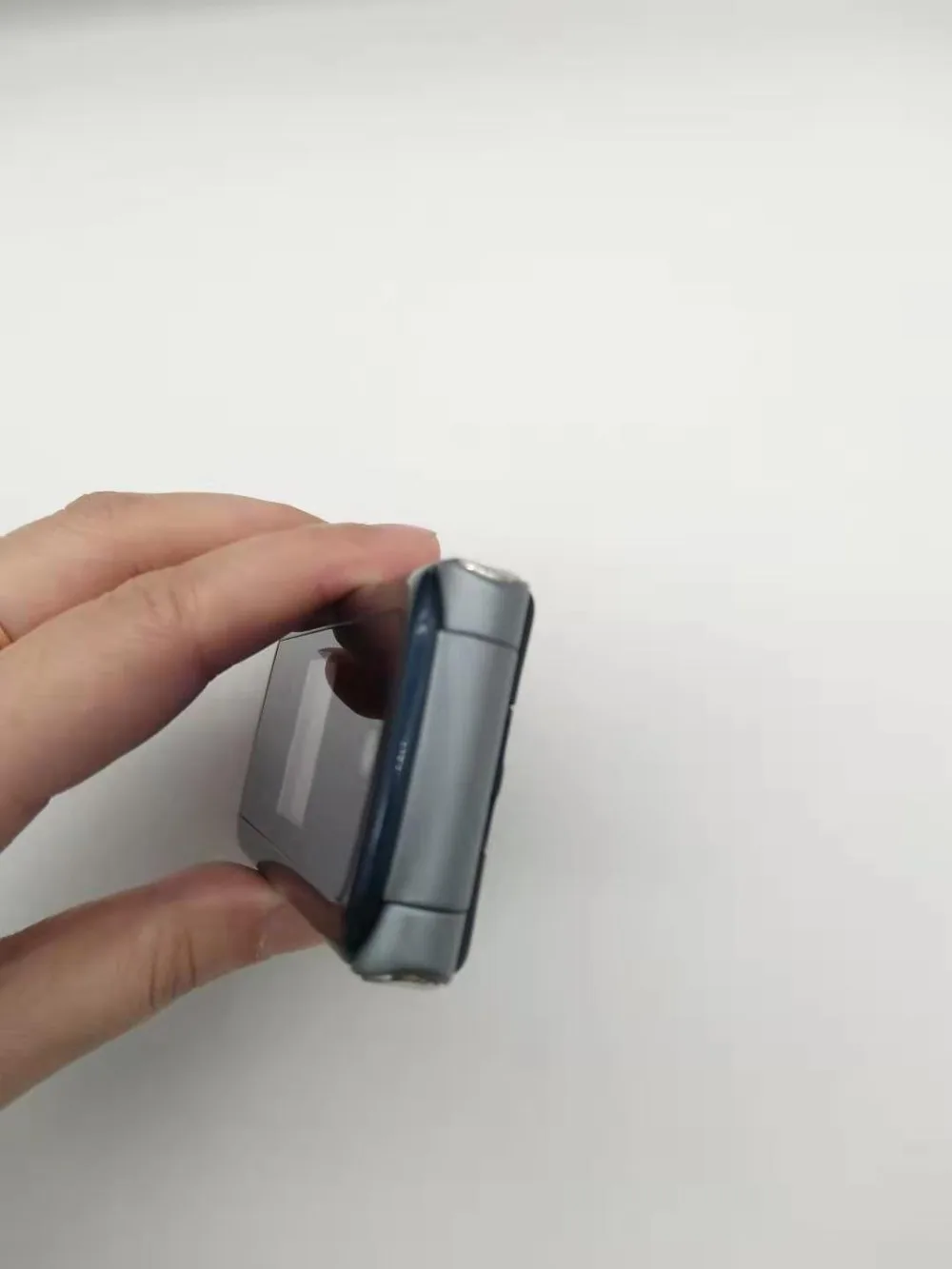 Motorola Krzr K1 флип разблокированный GSM Bluetooth MP3 FM радио мобильный телефон Восстановленный