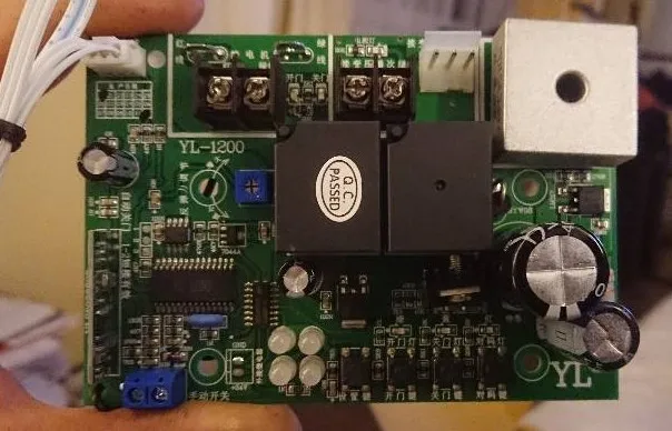 Универсальный пульт управления для гаражных ворот (включая 2 пульта