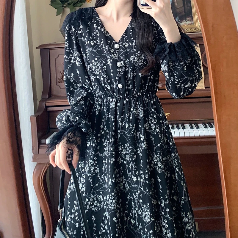 

Женское кружевное платье с длинным рукавом, черное элегантное платье большого размера с цветочным рисунком, одежда в Корейском стиле, осень...